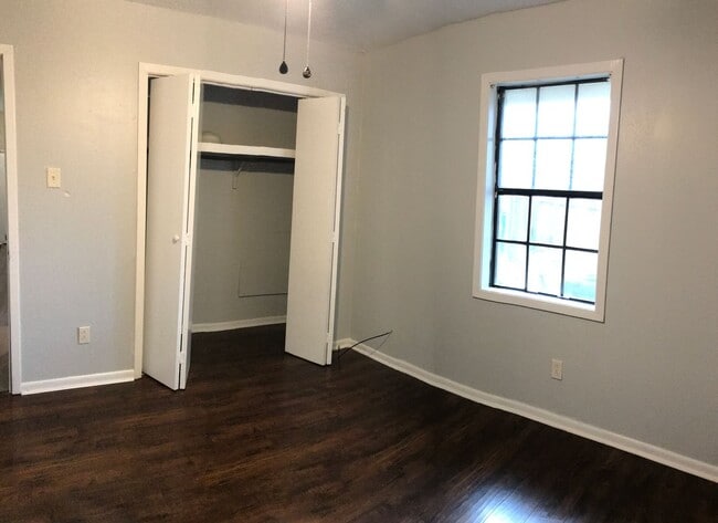 Building Photo - 304 Latin Dr