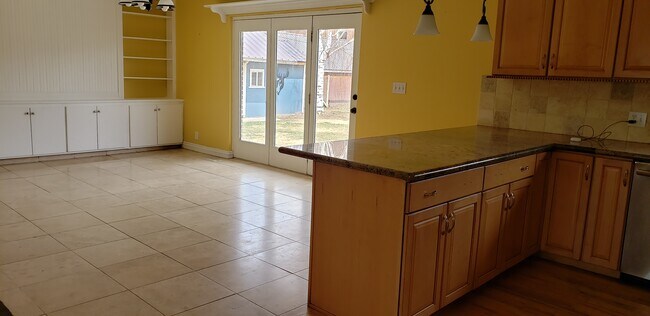 Dinning Room - 926 N 800 W