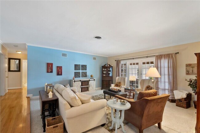 Building Photo - 16220 SW 88th Avenue Rd