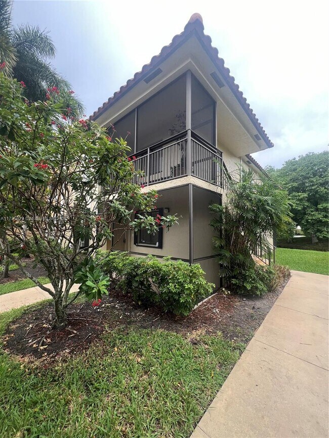 Primary Photo - 440 Lakeview Dr
