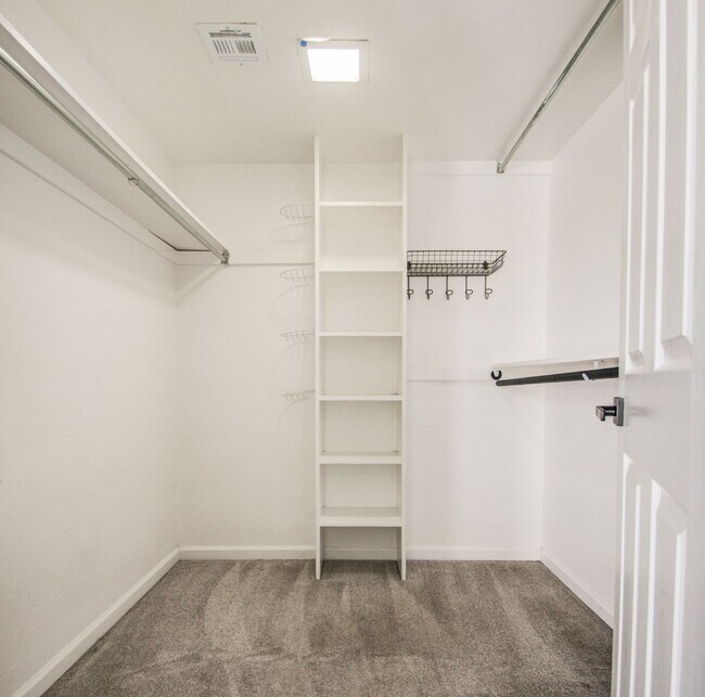 Building Photo - Spacious Villa for rent in Phoenix!