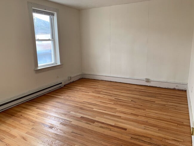 Building Photo - Downtown Buena Vista 2nd floor apartment 5BR, 1 Ba