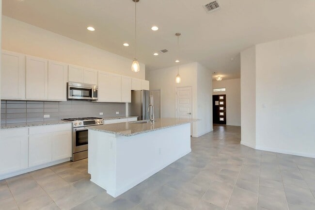 Building Photo - 133 James Rose Ln