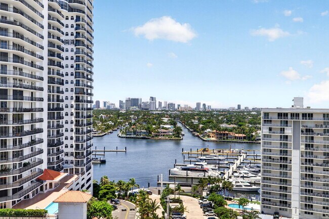 Building Photo - 101 S Fort Lauderdale Beach Blvd