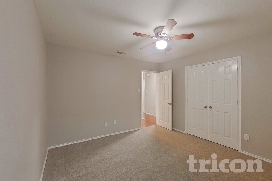 Building Photo - 429 Sandy Creek Dr
