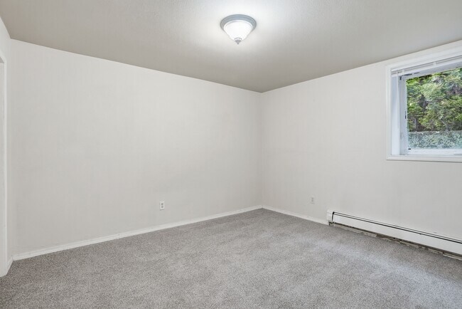 Building Photo - 508 E 19th Ave