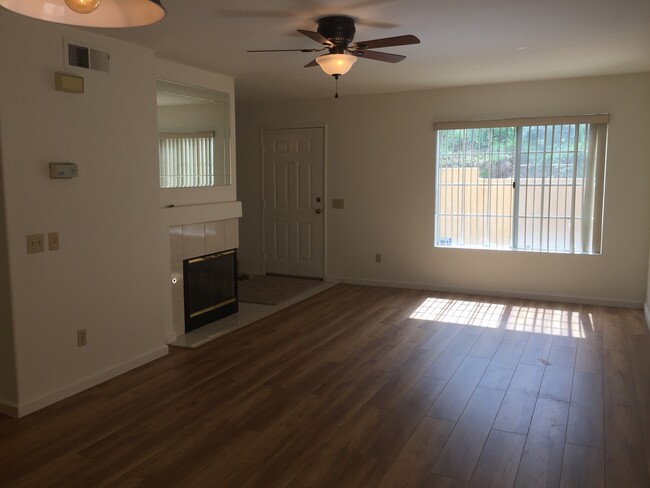 Building Photo - Cute & Private End Unit 3+2.5 Light & Brig...
