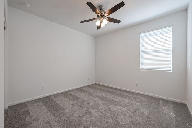 Building Photo - Alamar Living, 4 Bed, 3 Bath Rental!