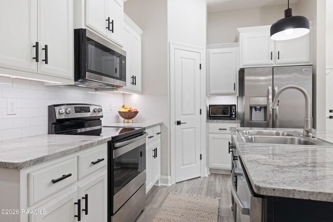 Building Photo - 901 Russo Rd