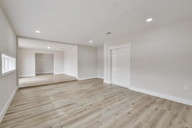 Building Photo - 12523 Drifting Winds Dr