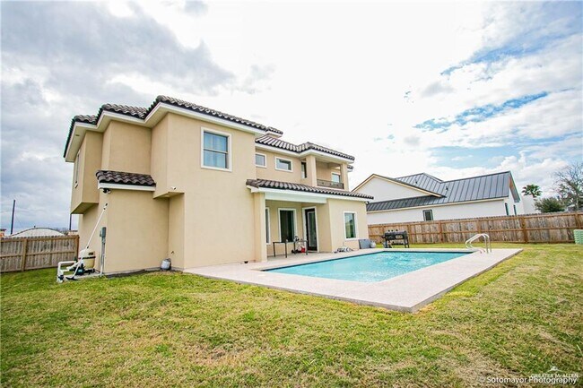 Building Photo - 22 E St