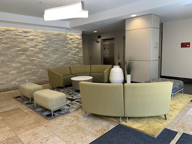 Building Photo - 1975 Grant St