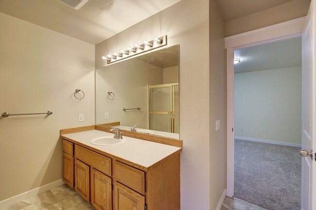 Building Photo - 3Bd/2.5Ba Lynnwood Duplex