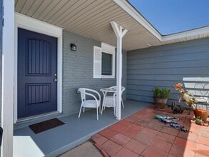 Building Photo - 10 Windsor Ct