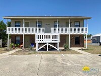 Building Photo - Great 2 Bedroom Unit in Gulf Breeze!