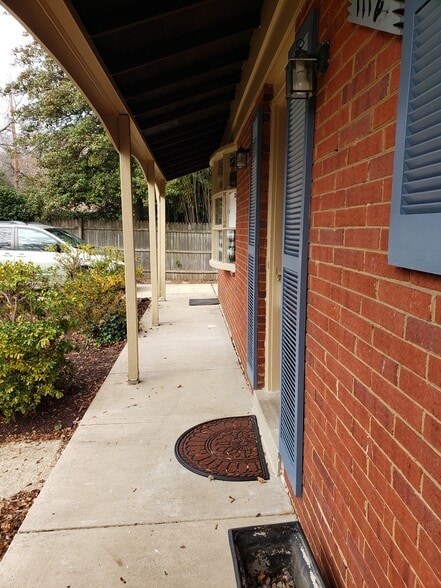Front porch - 1112 Dunoon Rd
