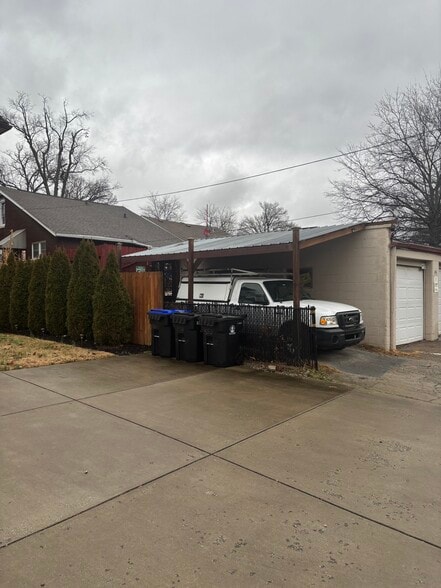 Building Photo - 554 Eastern Pky