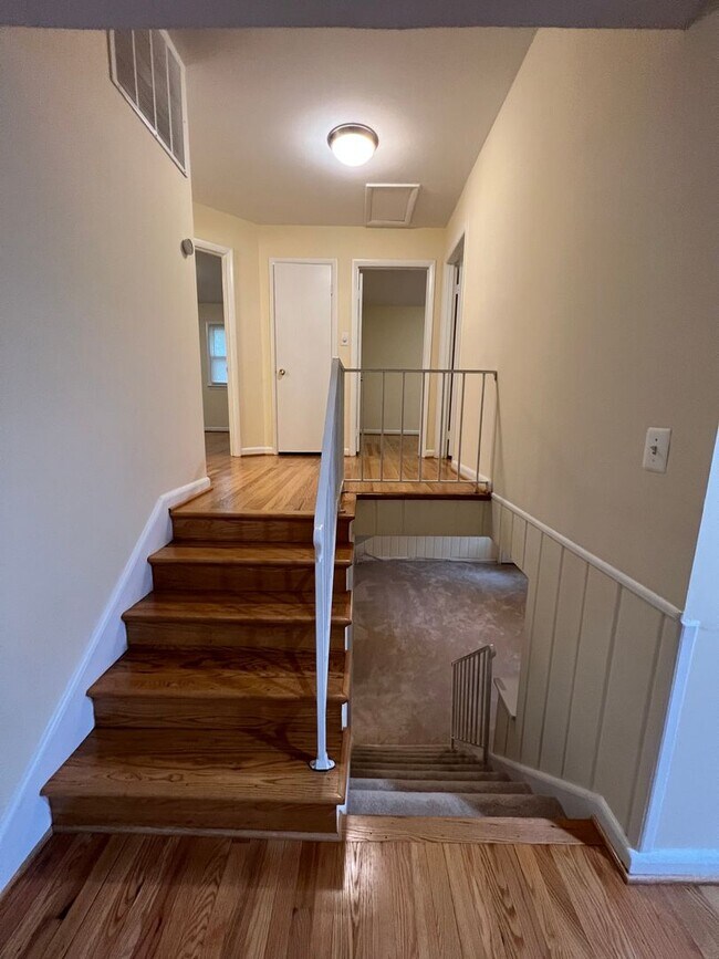 Building Photo - Single Family home in Alexandria- Minutes to Ft Belvior