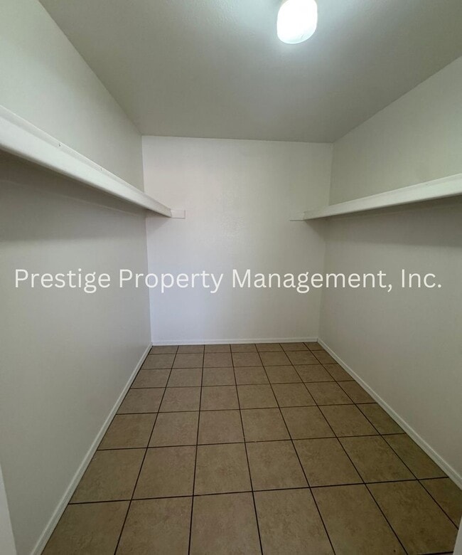 Building Photo - 2115-2117 N Bell Ave