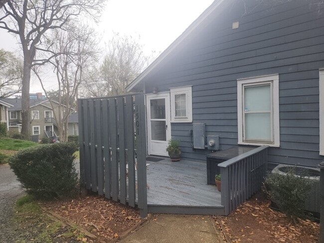 Building Photo - 1501 S Rensselaer Pl