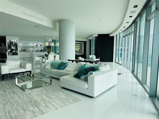 Primary Photo - 900 Biscayne Blvd