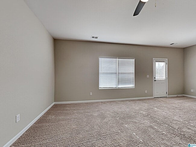 Building Photo - 185 Smith Glen Dr