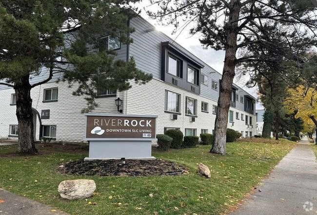 Building Photo - River Rock