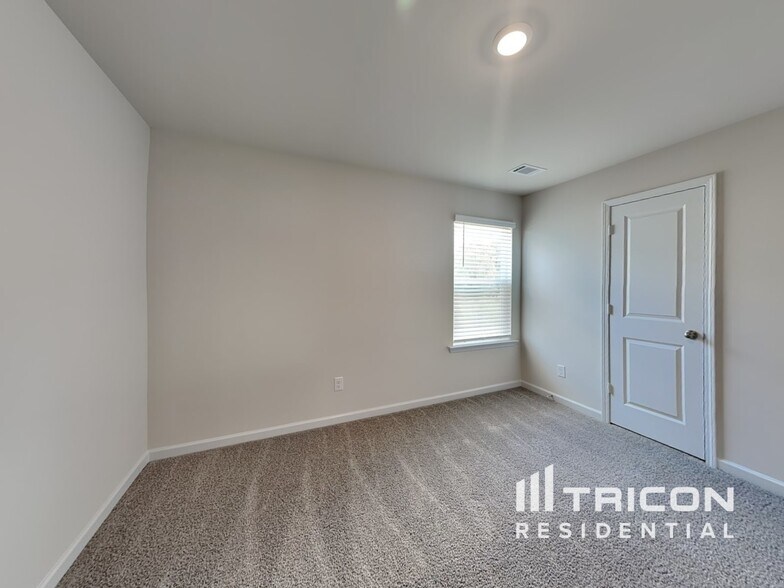 Building Photo - 285 Limestone Cir