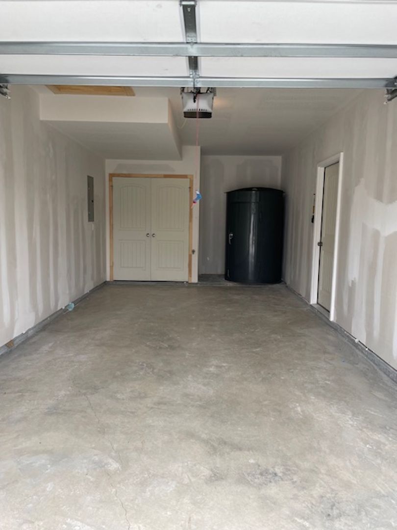 Building Photo - 807 Pampas St
