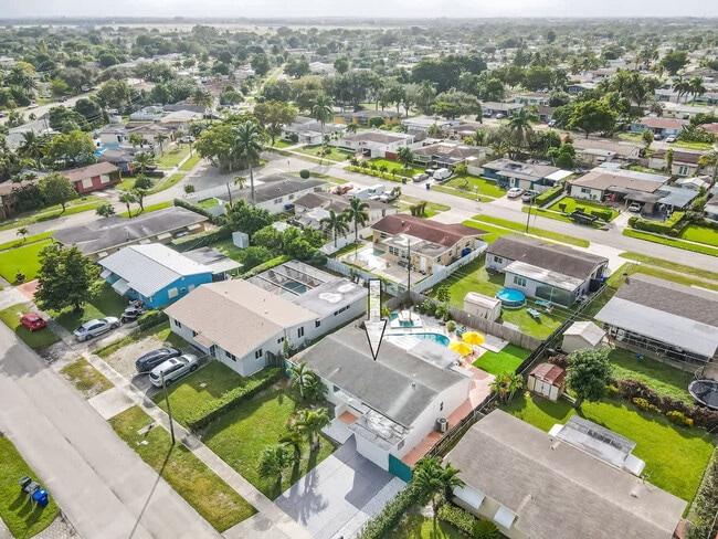 Building Photo - 730 N 72nd Terrace