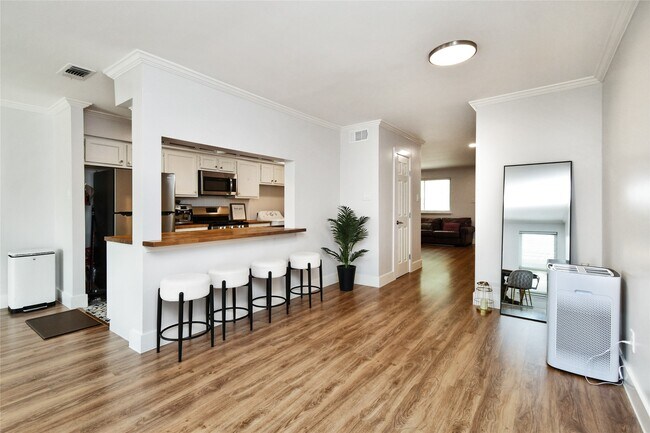 Building Photo - 6426 Kentwick Dr