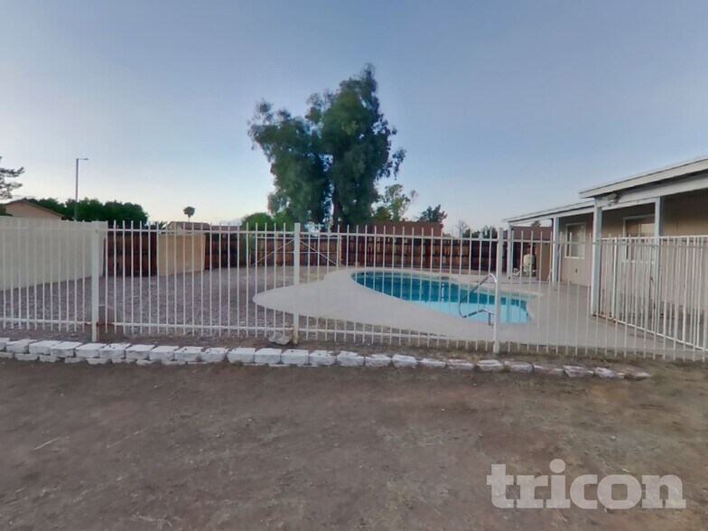 Building Photo - 828 N Pine Ct