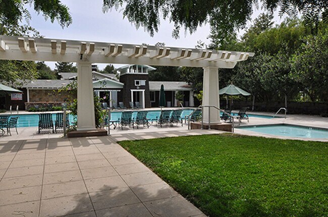 Building Photo - Simply Gorgeous 4+ BR Home with many Amenities!!!