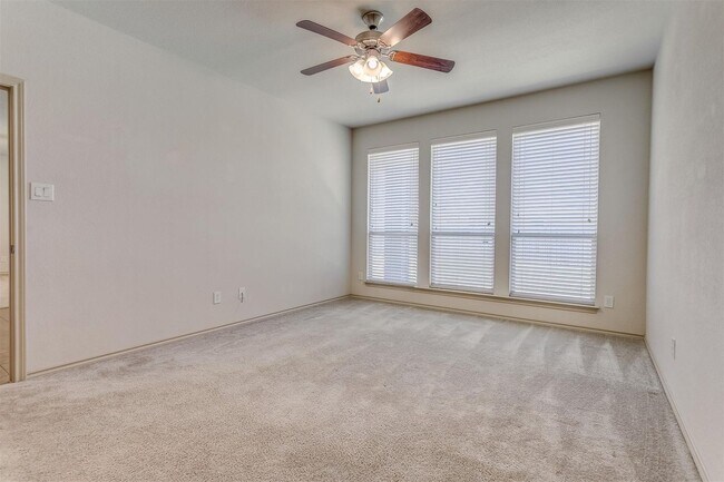 Building Photo - Great 3 Bdrm 2 Bath Home w Study in Argyle Tx