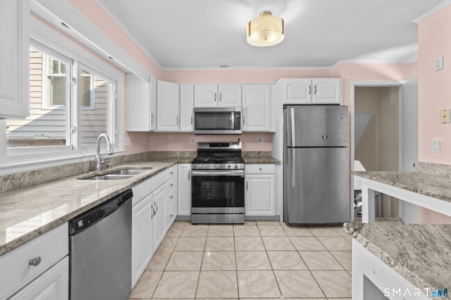 Building Photo - 92 Hilldale Rd