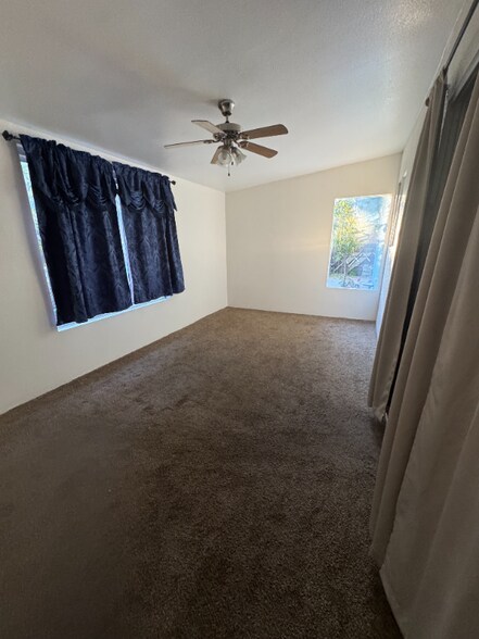 Building Photo - 40781 Acacia E Ave