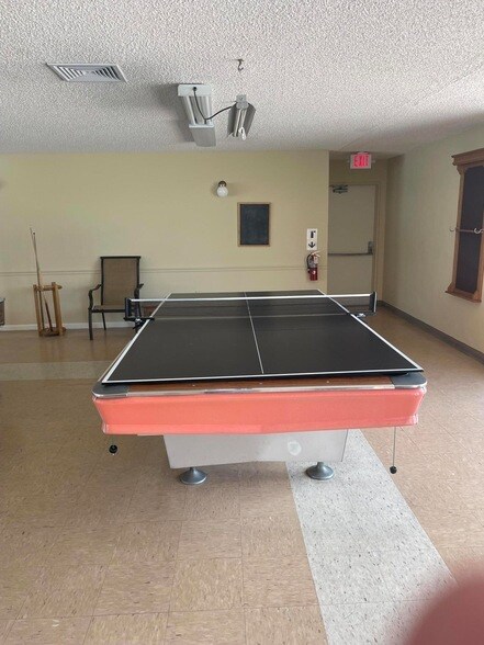 Building Photo - 701 Lori Dr