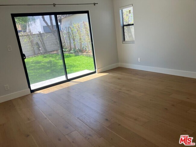 Building Photo - 7270 W 85th St