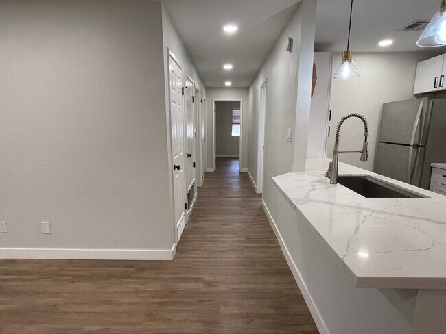 Building Photo - 1111 N 84th Pl