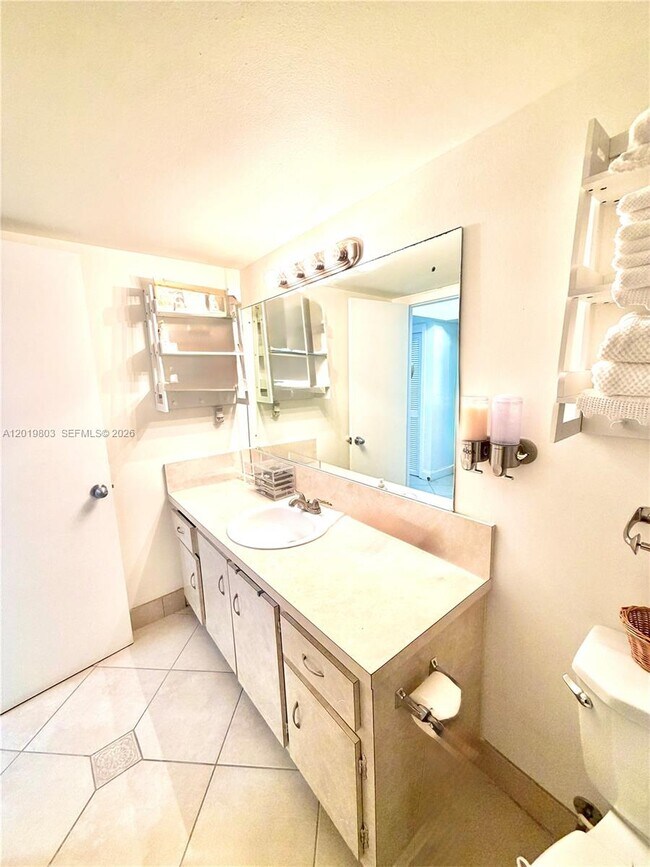 Building Photo - 18601 NE 14th Ave
