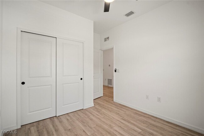 Building Photo - 627 SE 13th Pl