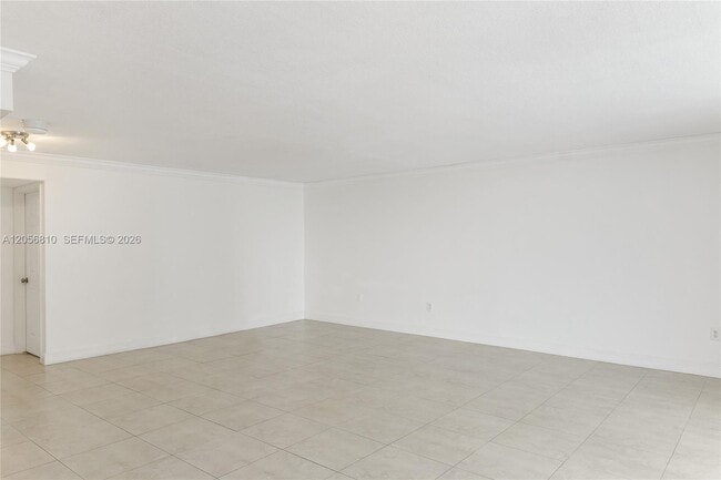Building Photo - 6061 Collins Ave