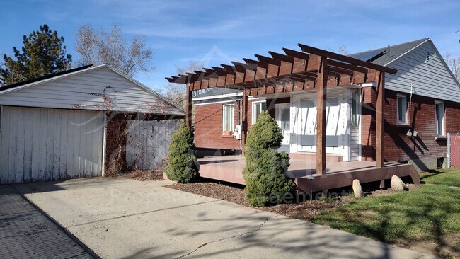 Building Photo - Beautiful 4 Bedroom Home in Sugarhouse