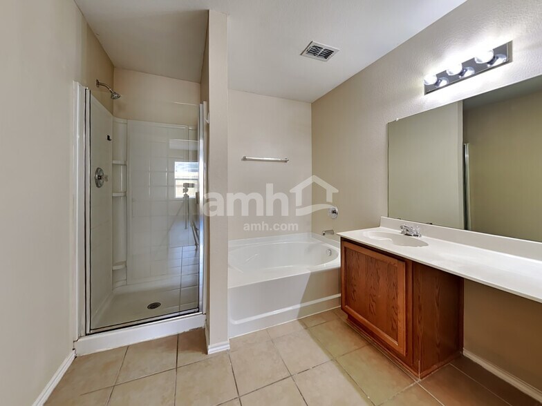 Building Photo - 1913 J Cheshier Rd