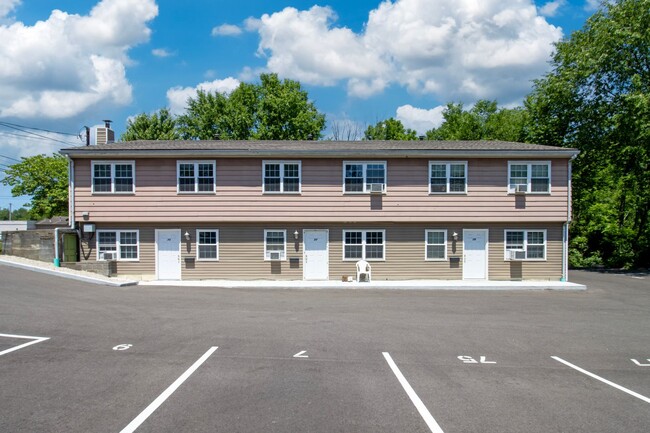 Building Photo - Two Bedroom Apartment