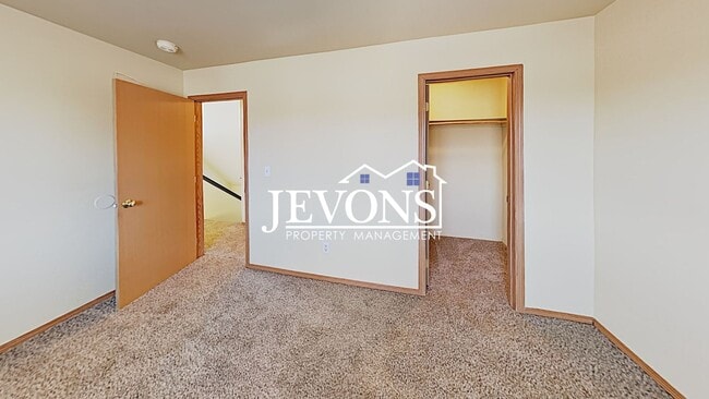 Building Photo - Charming home just steps from transit, par...