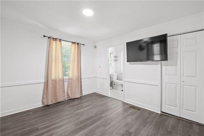 Building Photo - 1738 Duke Rd