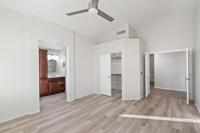 Building Photo - 523 W Kelton Ln