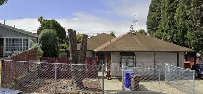 Building Photo - 3112 Groom Dr