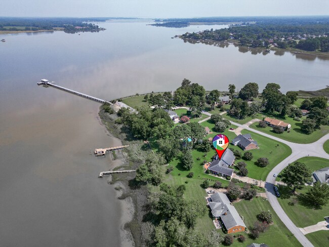 Building Photo - 4241 Rivercliff Crescent W